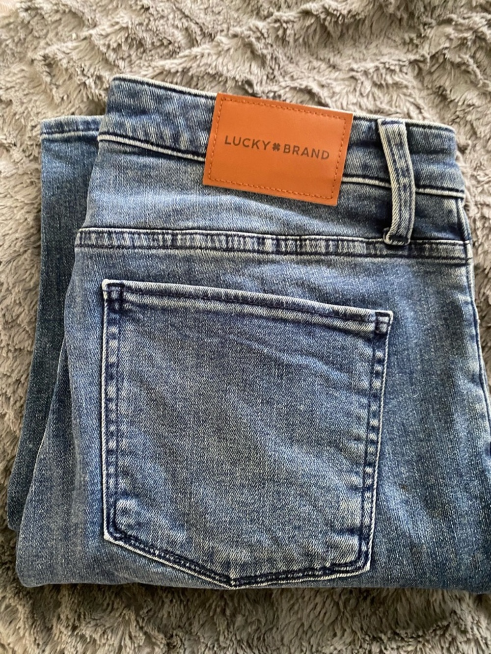 Lucky Brand Denim Jeans in Blue with Red Logo